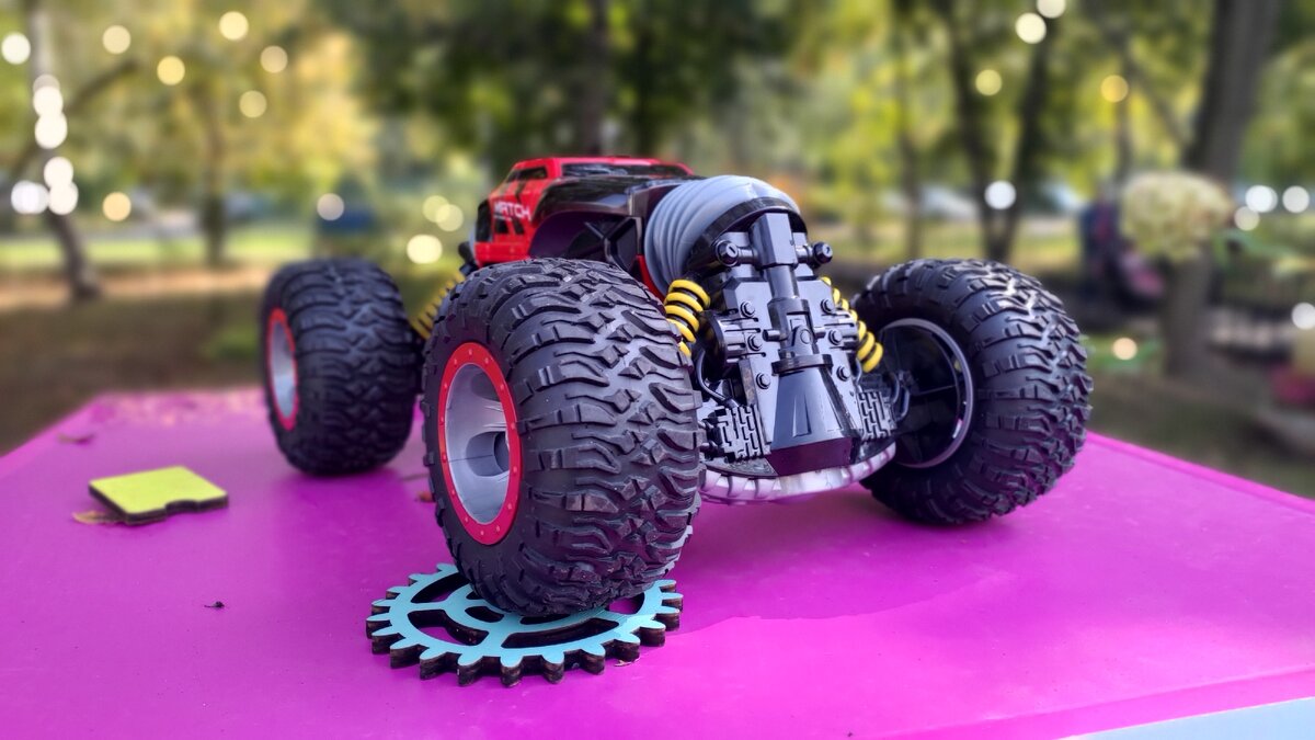 Traxxas e-revo 1/10 4wd. Видео про управляемые. Видео про управляемые. Самые крутые игрушки в мире. Машина на пульте управления 100 км/ч traxxas.