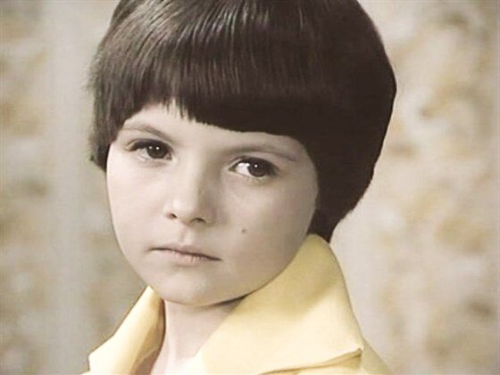 Зузана Правняньска в роли Майки. Кадр из фильма " Приключения в каникулы"