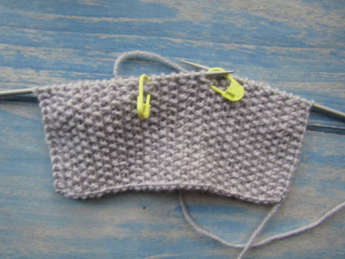 Пятка спицами. Носки с клином подъема спицами. Носки с французской пяткой спицами. Классическая пятка носка. Красивая пятка спицами.