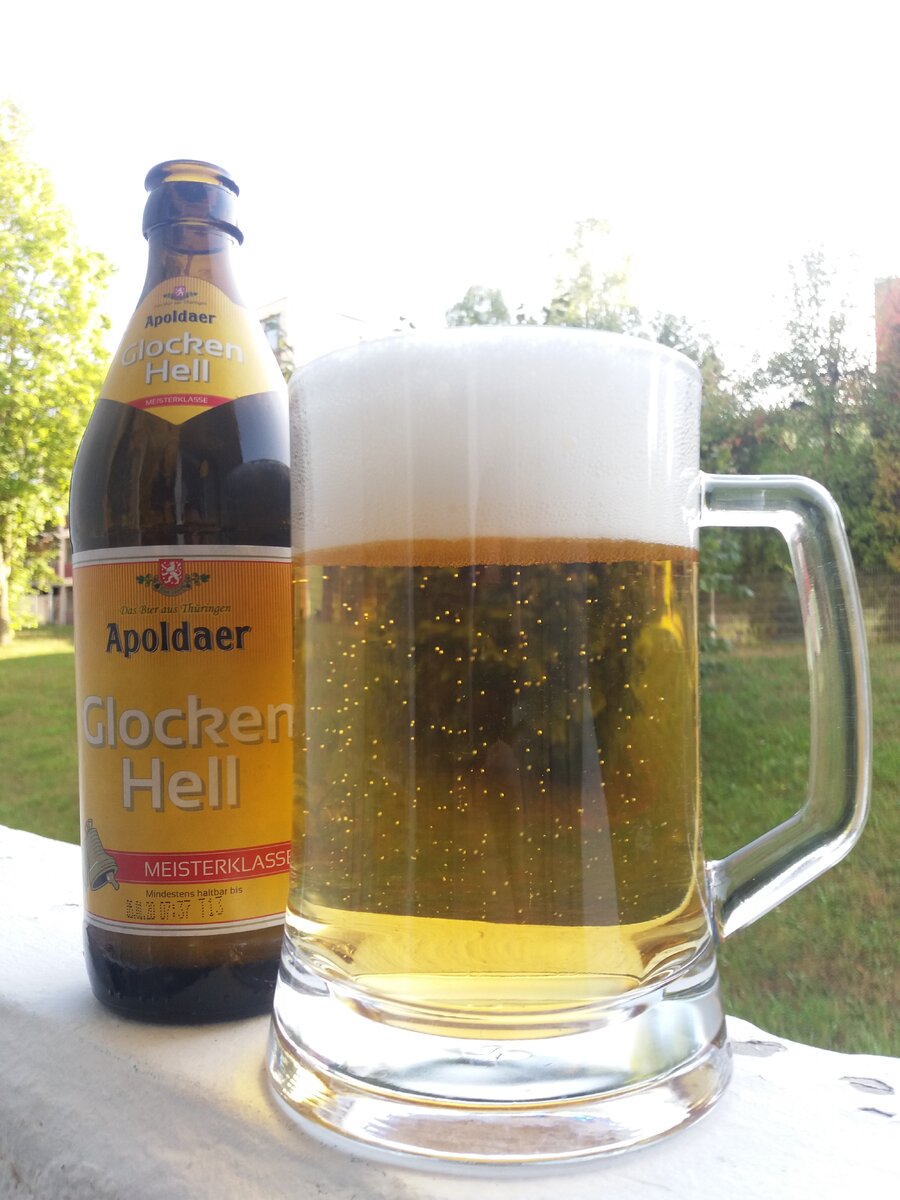 Apoldaer Glocken Hell - лёгкое (3%) золотисто-прозрачное пиво со слабой горчинкой. Не супер, но и не плохо, тем более за свои деньги (0,55€ за 0,5л.)