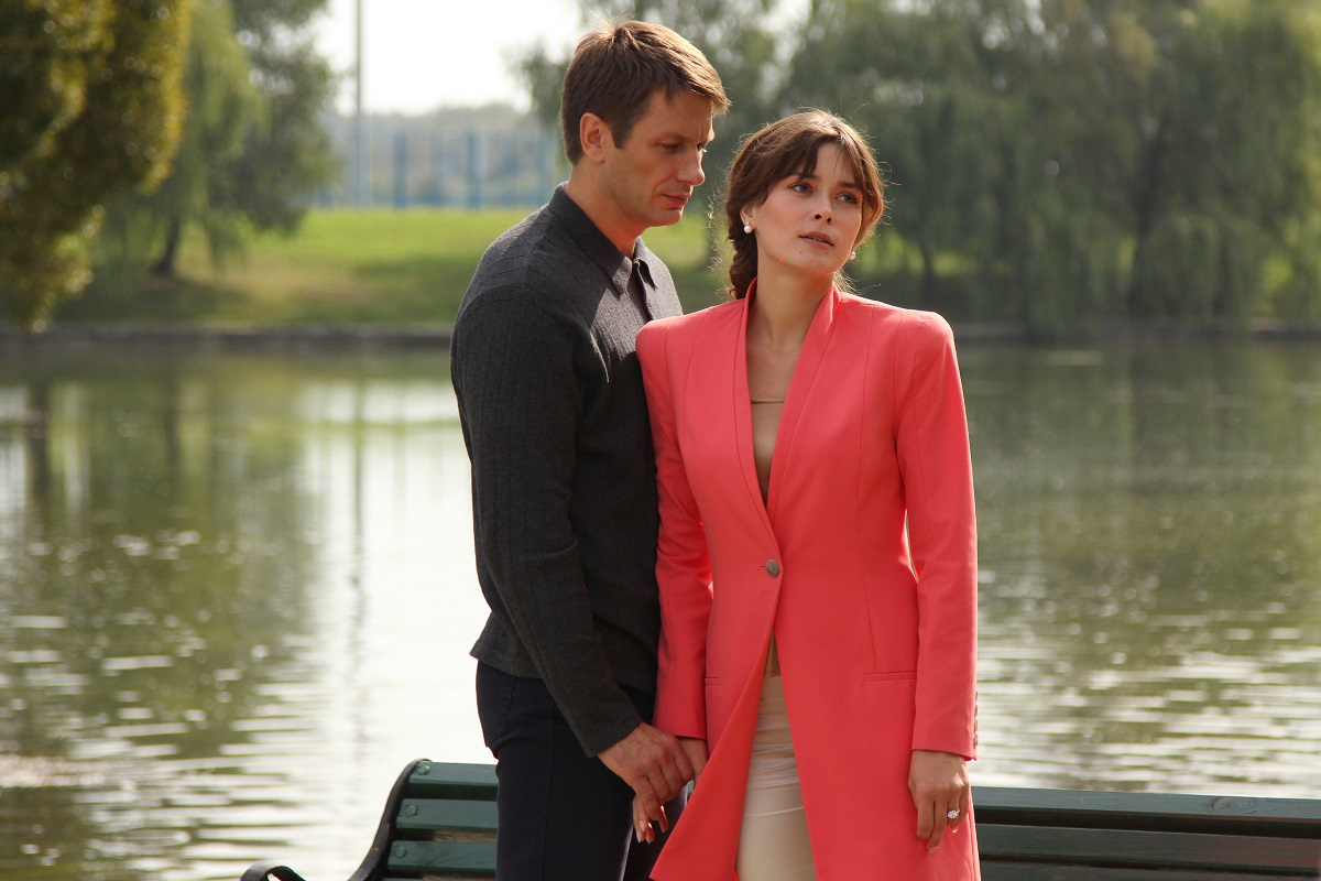 Александра Власова и Сергей Перегудов в сериале «Сильная слабая женщина». Кадр из сериала