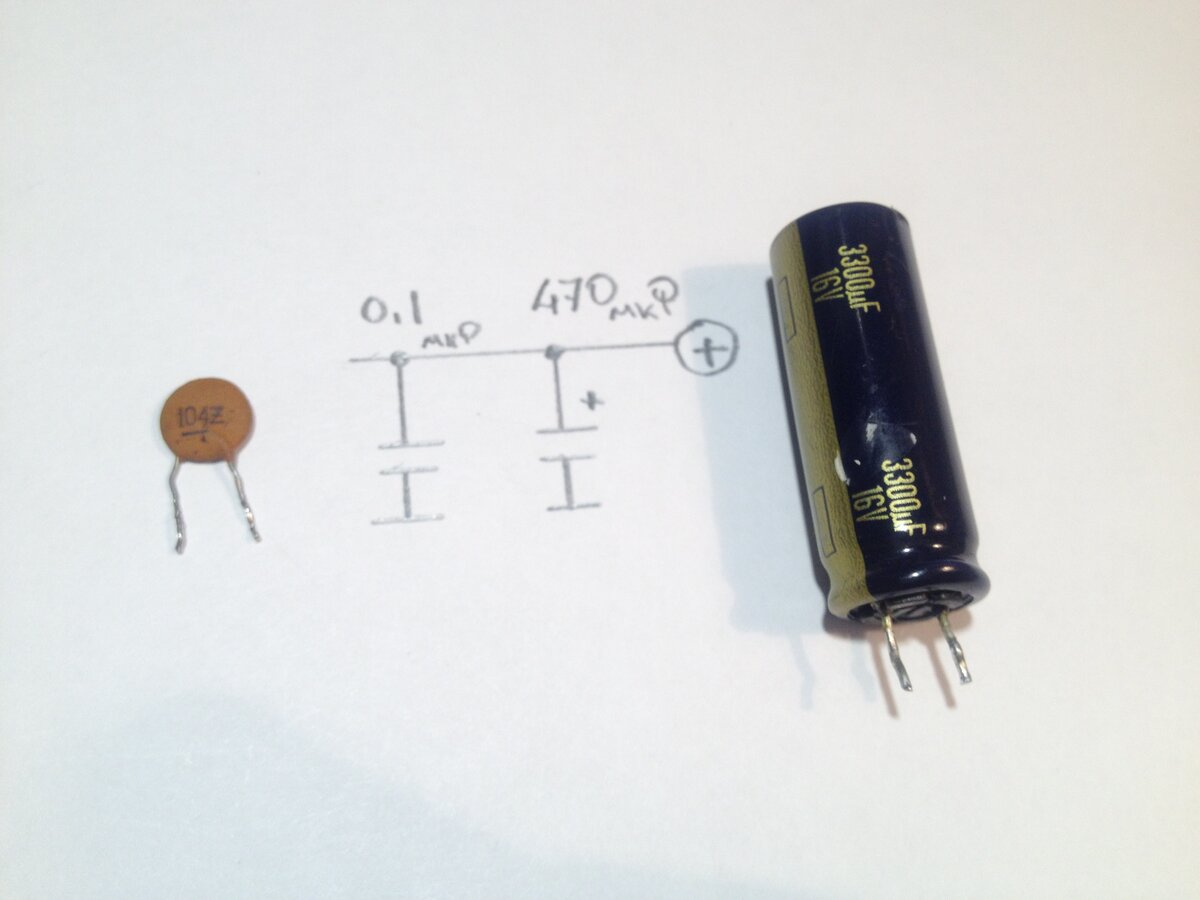 Конденсаторы питания. Фильтрующие конденсаторы по питанию микросхем. Конденсаторы для питания операционных усилителей. Блокировочный конденсатор 103. Фильтрующий конденсатор на питание усилителя.