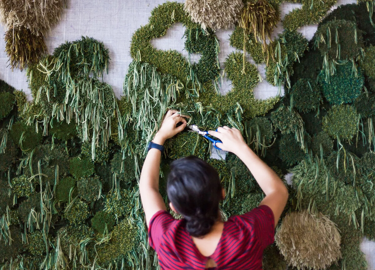 Александра в процессе работы