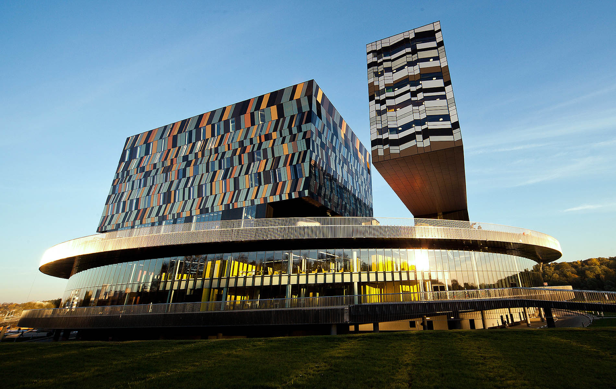 www.skolkovo.ru
