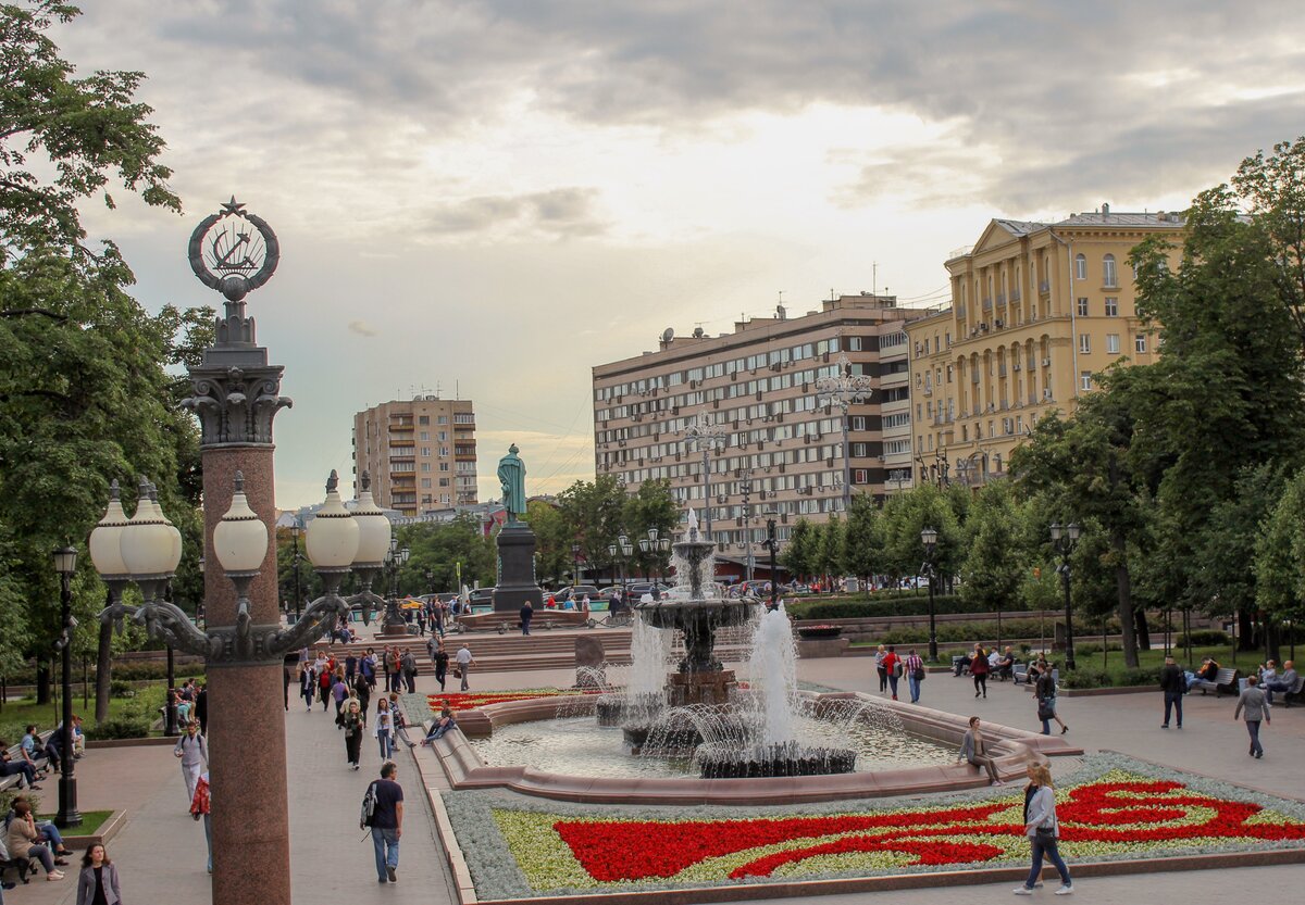 Пушкинская площадь в москве