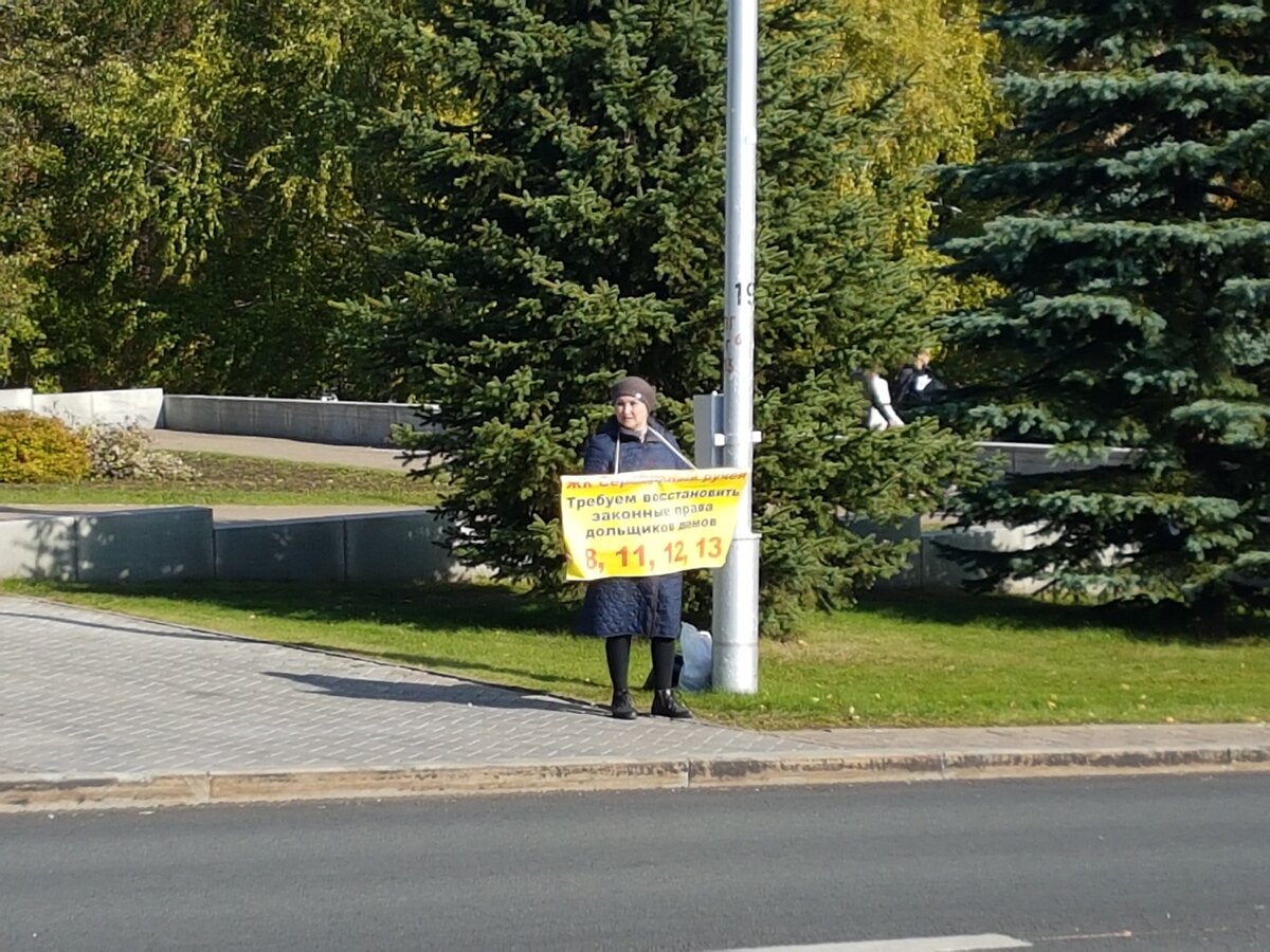 На улицах провинциальных городов можно встретить разве что одиноких обманутых вкладчиков. 