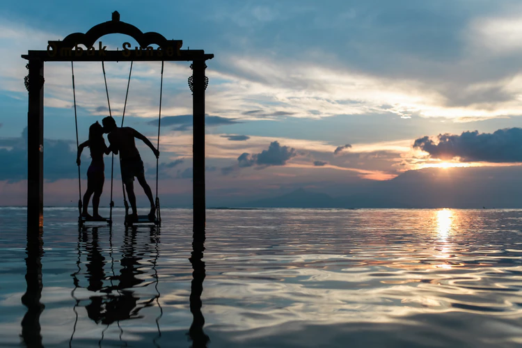 https://unsplash.com/photos/DsvY9NRykRg