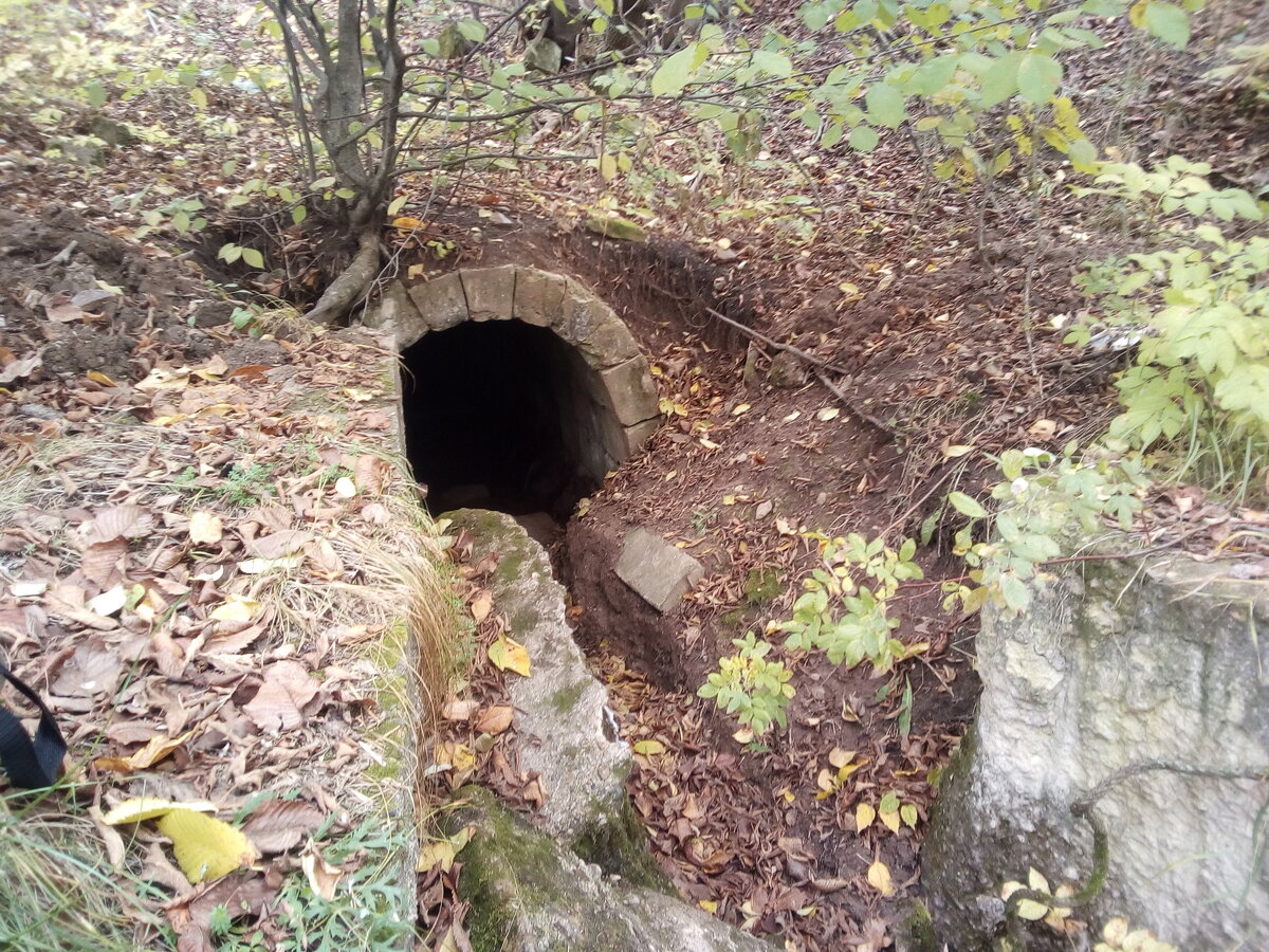 Нашли мини-железную дорогу под землей