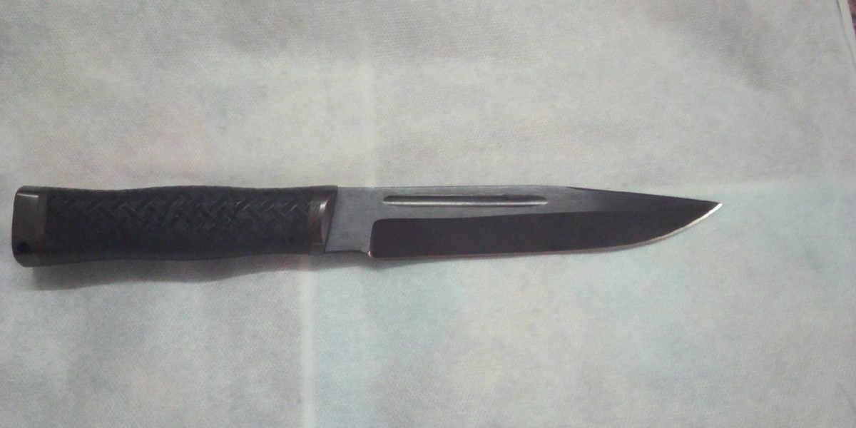 Рукоятью, разве что...)))