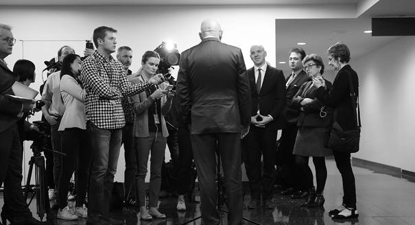 Представитель РФ при совете безопасности ООН Василий Небензя общается с представителями американских СМИ. Фото: Getty Images