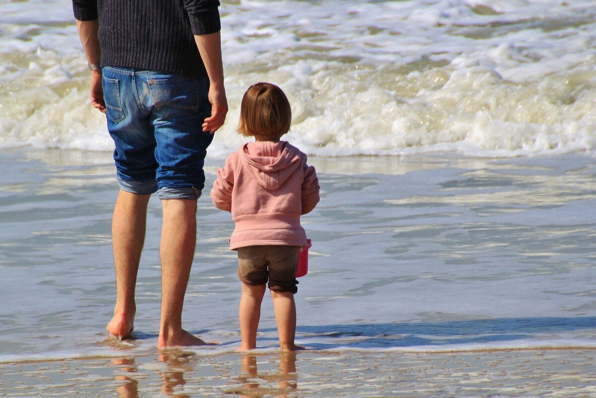 https://cdn.pixabay.com/photo/2014/05/27/08/01/child-355176_1280.jpg