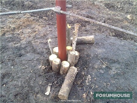 Как выкрутить сваи. Приспособление для завинчивания свай. Закручивание винтовых свай мотобуром. Сваекрут rebir. Глубина вкручивания винтовых свай.