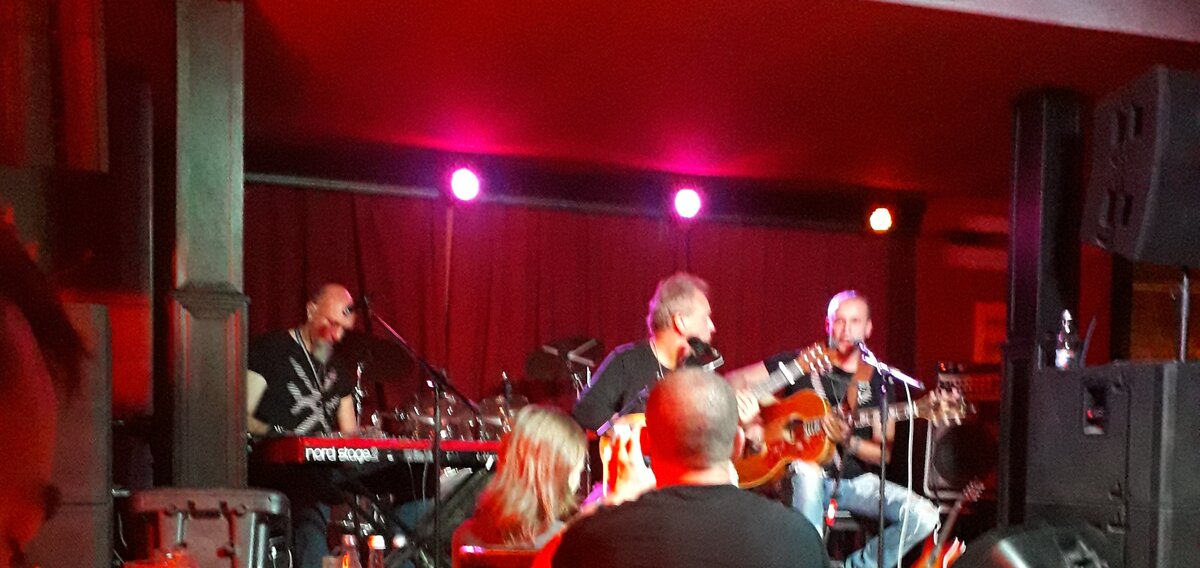 "Оргия праведников" на сцене клуба "Баба Люба". Готовность №1