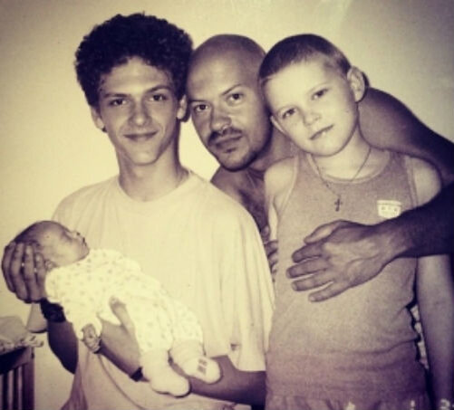 Федор Бондарчук с сыном Сергеем и племянником Константином Крюковым, который держит новорожденную Варю. 
