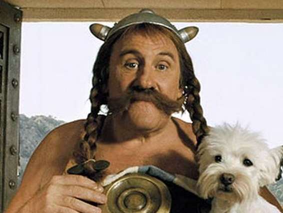 Жерар Депардье в роли Обеликса (кадр из фильма "Астерикс и Обеликс...)