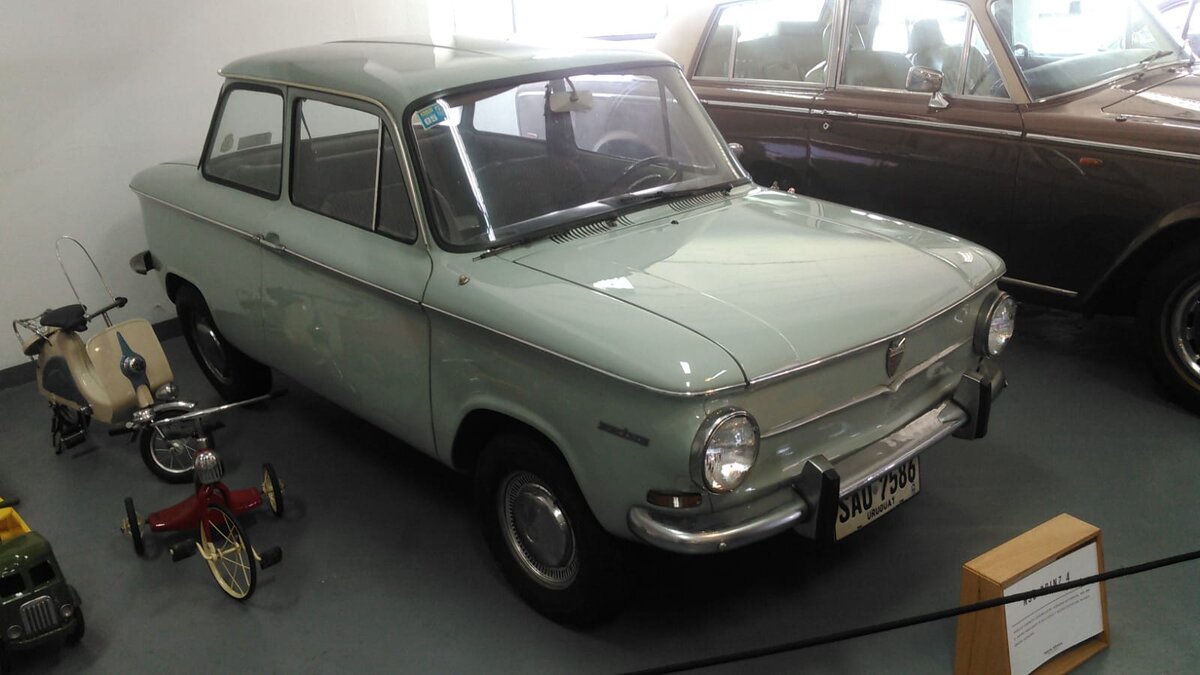 Nsu Prinz - ничего не напоминает ? :) Правильно, именно он вдохновил советских конструкторов на создание "Запорожца". Двухцилиндровый двигатель с воздушным охлаждением. В России их почти нет, зато достаточно сохранилось его потомков ЗАЗ-968. То что раньше называлось "20 минут позора и мы на даче!" теперь настоящее ретро-авто!