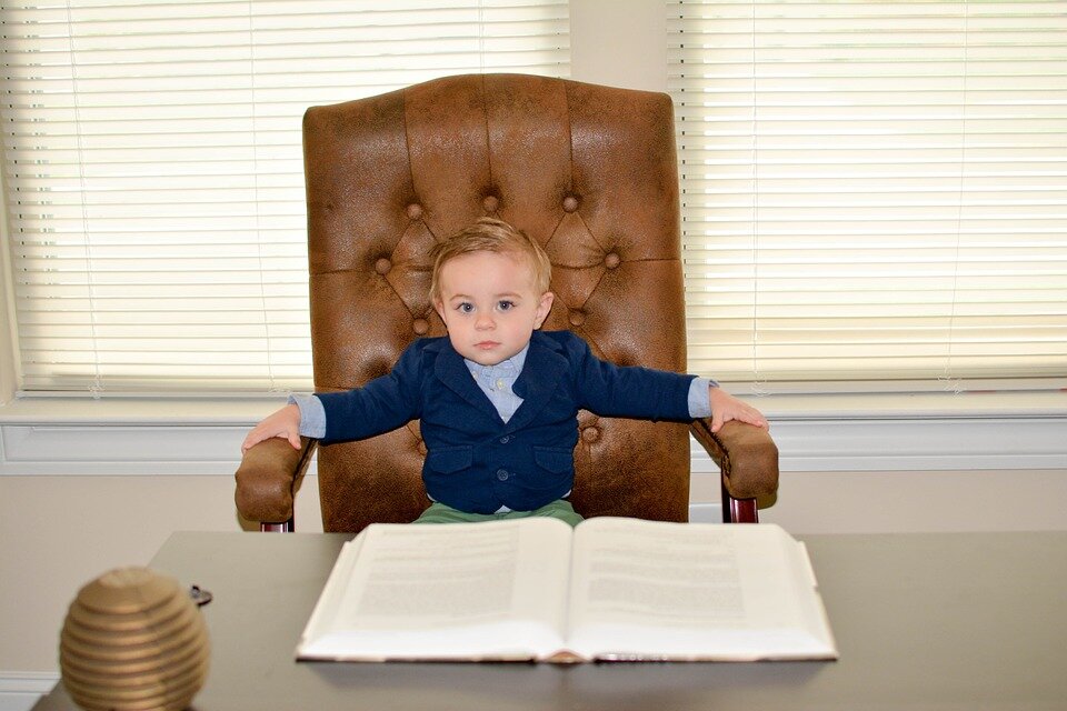 https://cdn.pixabay.com/photo/2015/02/11/20/31/boy-633014_960_720.jpg