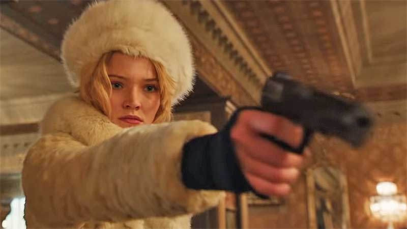 Александра Лусовкая (Sasha Luss) в роли Анны