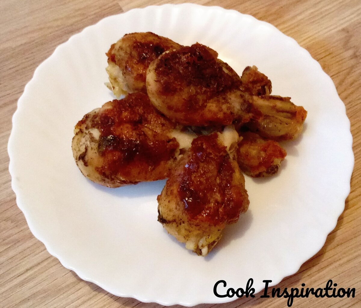 Подавайте ножки с любимым гарниром - макаронами, гречей или картофельным пюре.