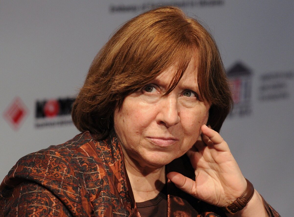 Фото: https://politklubok.ru/blog/43203158757/Nobelevskiy-laureat-Svetlana-Aleksievich-okazalas-tuneyadkoy?page=4