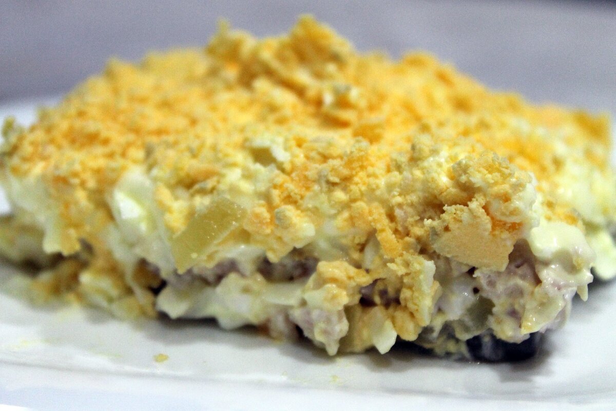 Салат с Грибами, Копченой Грудкой, Плавленым сыром
