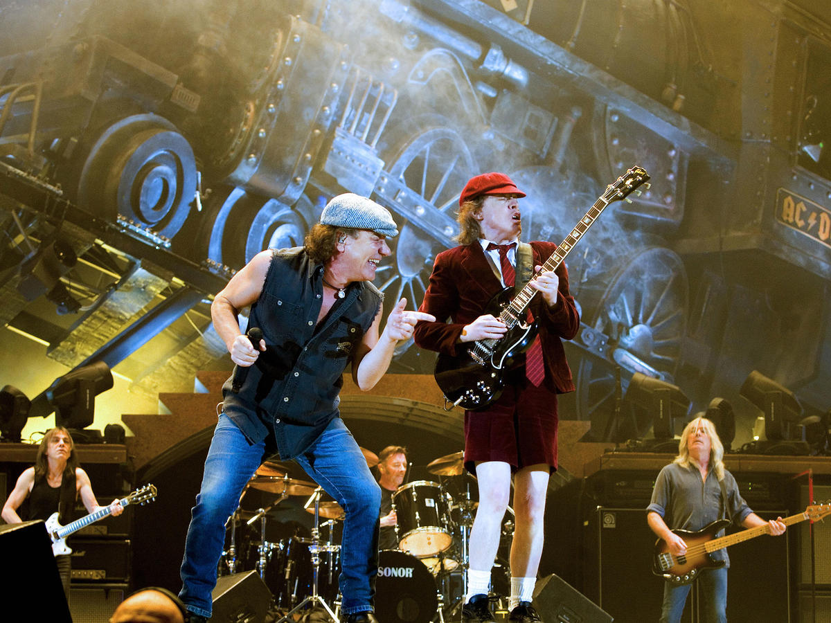 AC/DC группа. Солист группы ИСИ ДИСИ. AC/DC группа 2019. AC DC 2001.