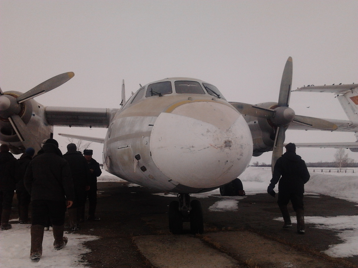 Списанные АН 24. Верхний люк АН 24. История самолета Дмитриевская. Самолет бортовой номер сссрл2146.