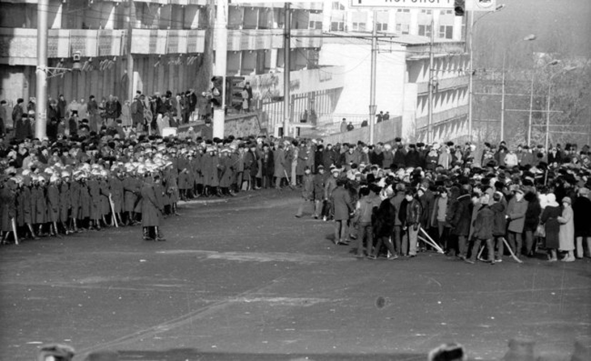 1986 событие в ссср. Желтоксан 1986 года в Алма Ате. Декабрь 1986 года в Алма-Ате. Декабрьские события в Алма-Ате 1986. Протесты в Алма Ате 1986.