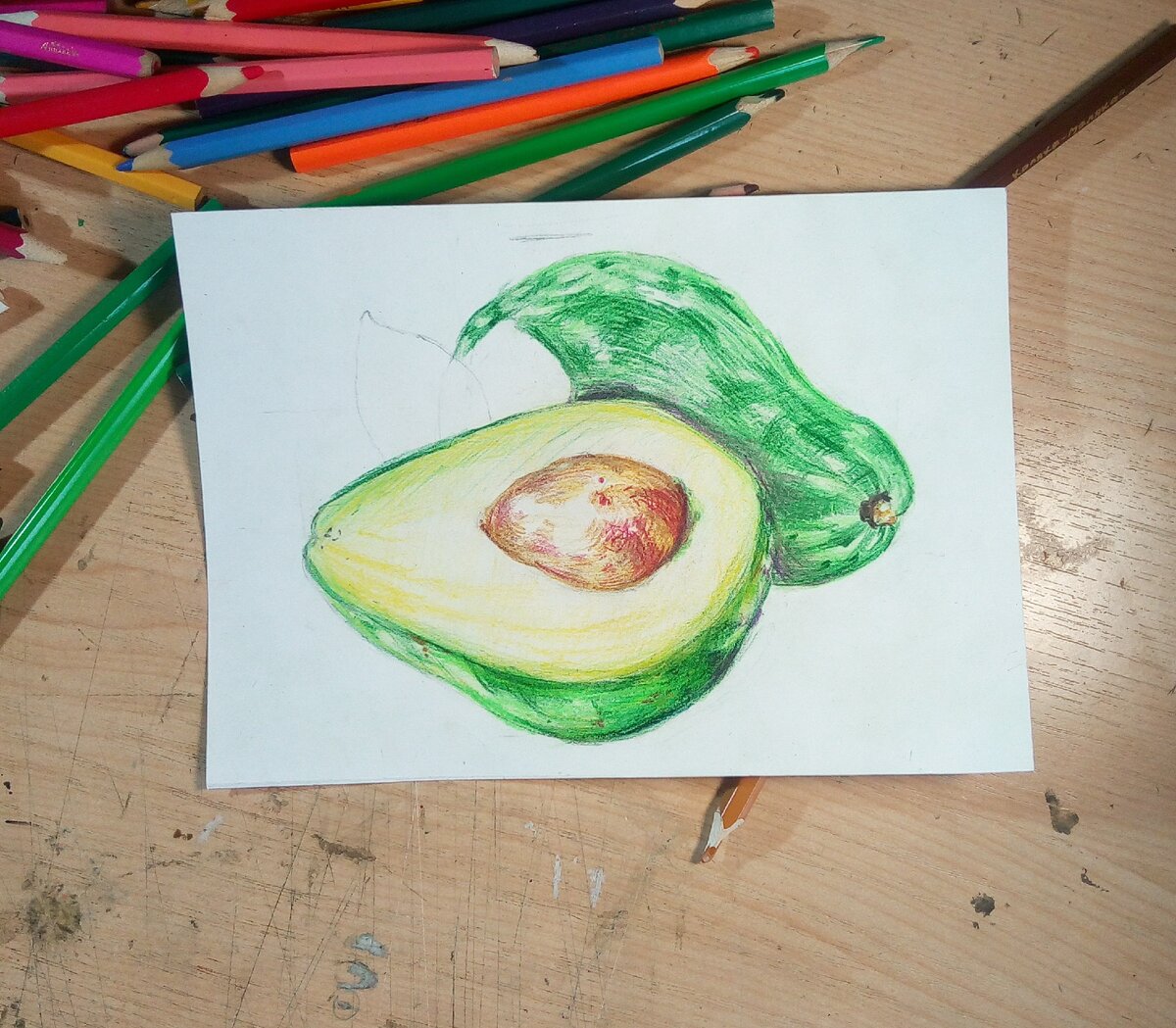 Авокадо цветными карандашами