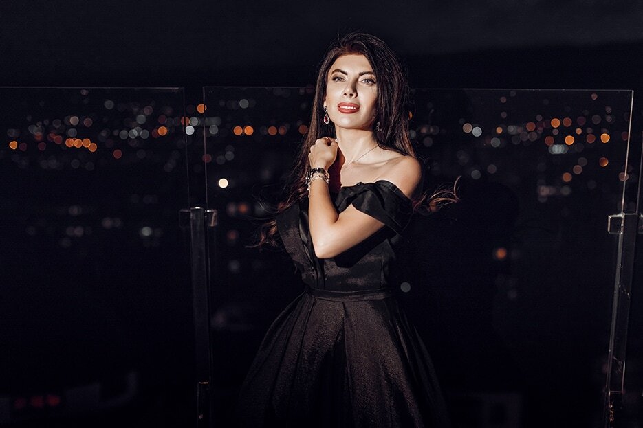 Певица и композитор Амира