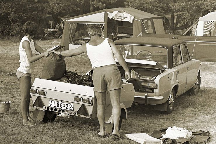 Жигули с прицепом-палаткой