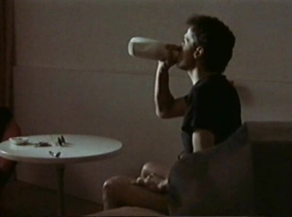 Кадр из фильма 'Invitation au voyage' (1982).  Скриншот. Источник - YouTube.