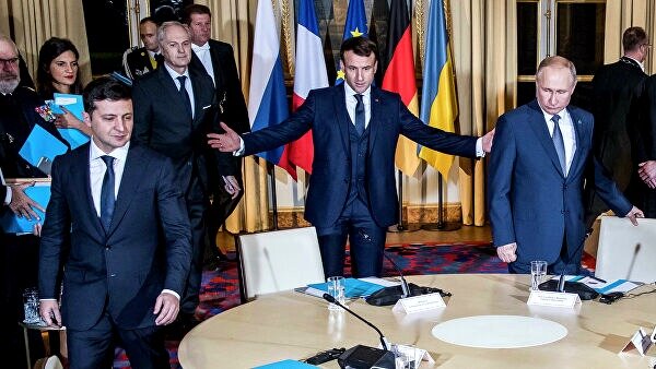 Президент Франции Эммануэль Макрон приглашает лидеров России и Украины к переговорам на саммите в нормандском формате. 