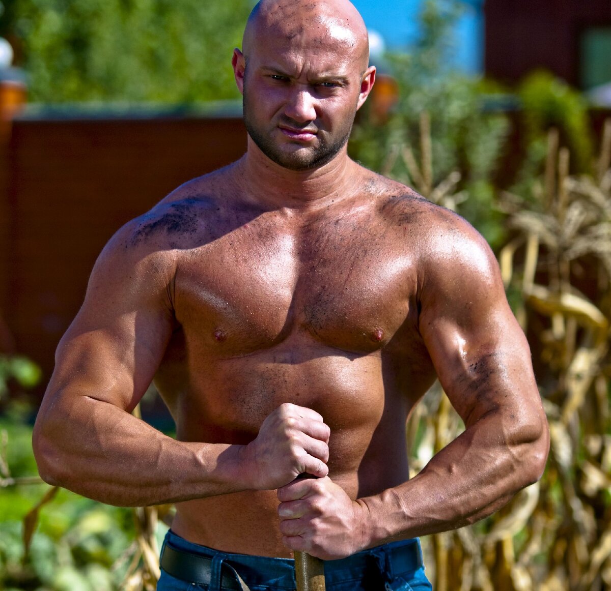 Руки вырастут внатурашку - тебе нужно только не мешать их росту и упорно работать над их развитием, а не над их уничтожением! Напоминаю что многоповторный тренинг без применения "фармы" просто сжигает твои мышцы!