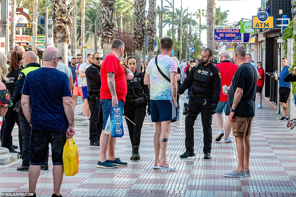 Британские туристы протестуют в Испании