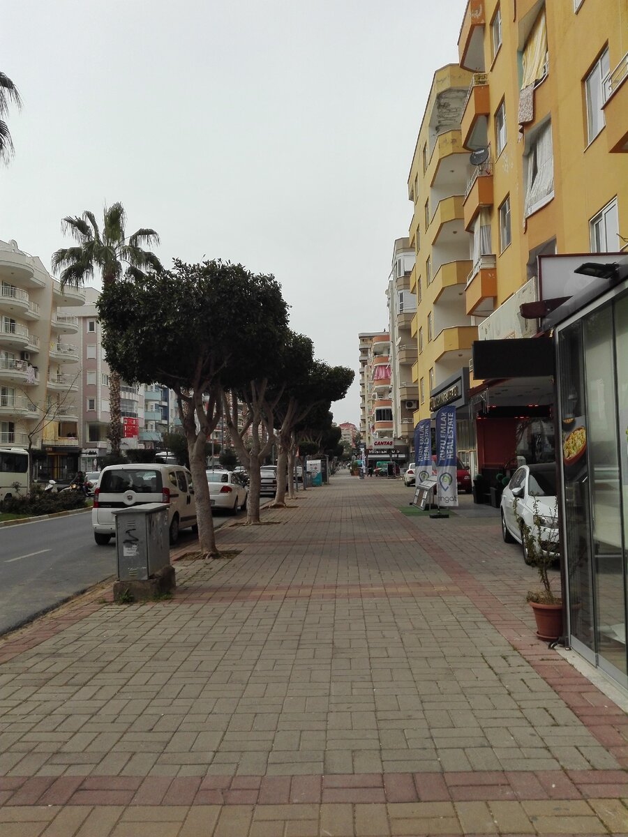 Опустевшие улицы Махмутлара. Аланья, 26 марта 2020 г. Фото автора.