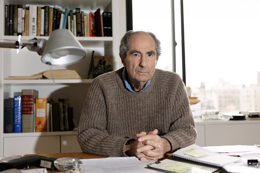 https://yandex.ru/images/search?text=Филип%20Рот&from=tabbar&pos=9&img_url=https%3A%2F%2Fmedia.gettyimages.com%2Fphotos%2Fauthor-philip-roth-poses-on-may-19-2011-in-his-apartment-in-new-york-picture-id460501800&rpt=simage