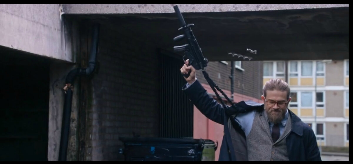 Картинки из фильма джентльмены 2020