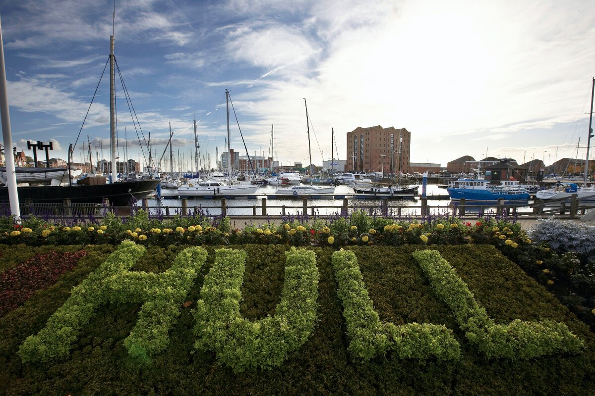 Kingston upon Hull - его город.