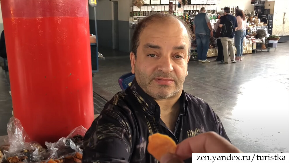 На рынке в Армении меня угощали в каждом отделе