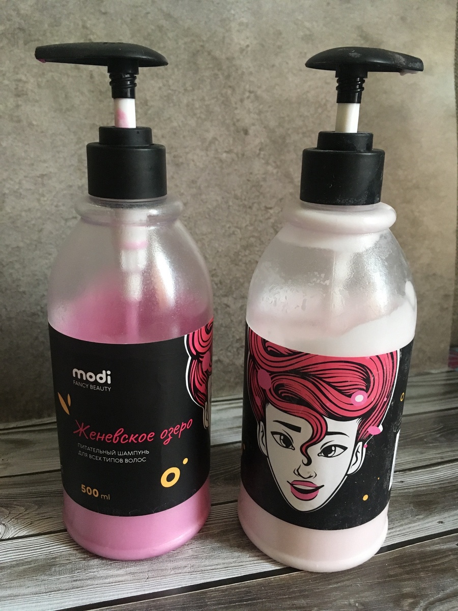 Слева- шампунь, справа- бальзам.