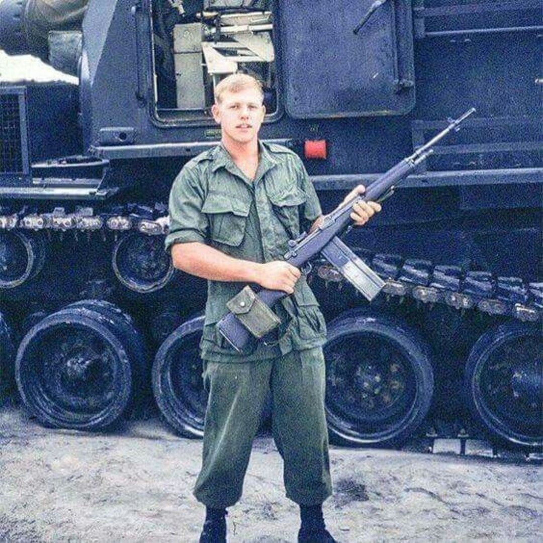 Вьетнам, винтовка M14 с кустарно увеличенным магазином, спаянным из двух стандартных.