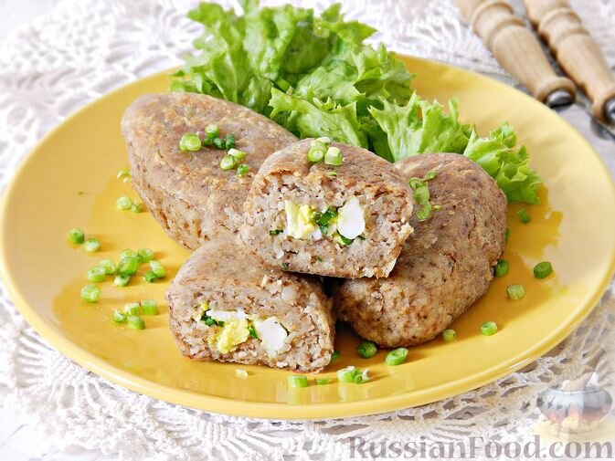 крупа гречневая, яйца, лук зелёный, мука, сметана, соль, перец, масло растительное