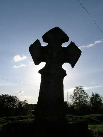 Кресты из моего сна по форме были похожи на  вот этот, только из  красного гранита.