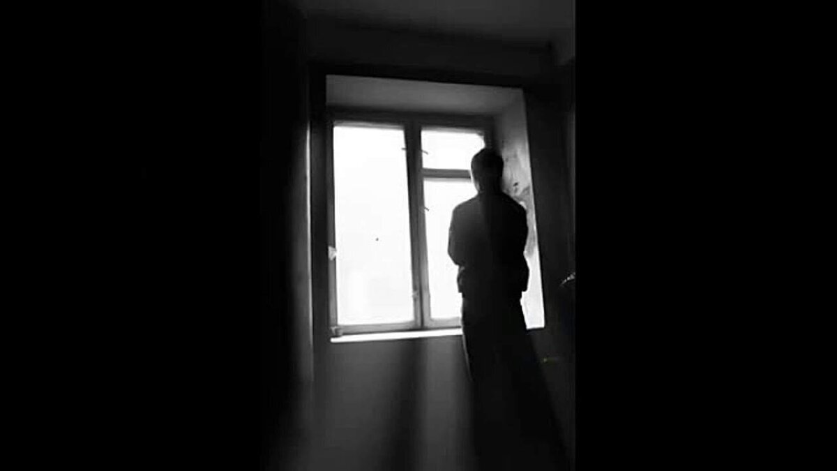 Он стоял там, а я смотрел...