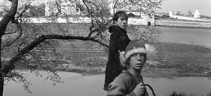 Источник : M.kino-teatr.ru. Царёв в роли Андрейки в фильме "Андрей Рублёв"