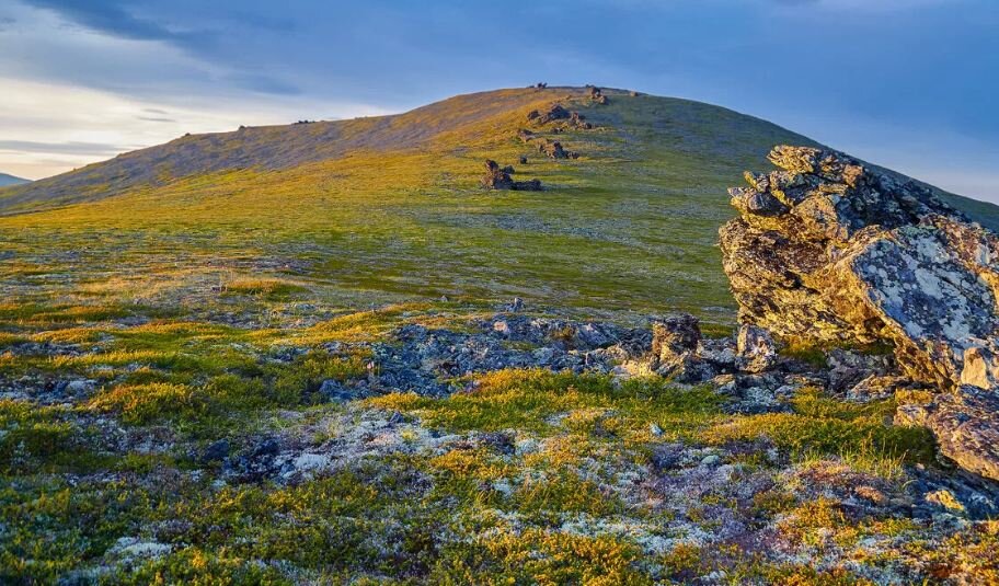 Гора Холатчахль (Холат-Сяхыл) на Северном Урале
