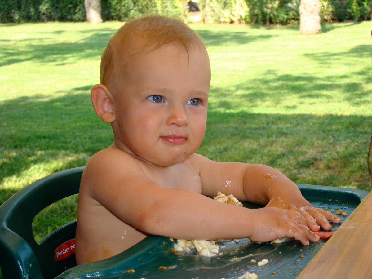 Фото автора: Макс выздоравливает. Доедает именинный торт