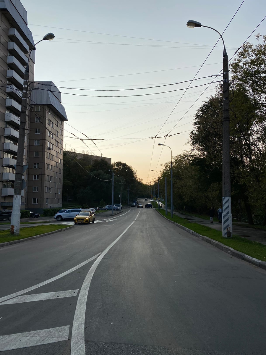Вот так выглядит Коломенское шоссе, самое маленькое шоссе Москвы. Фактически это проезд-перемычка между улицей Садовники и проспектом Андропова. Фото автора (2020 г.)
