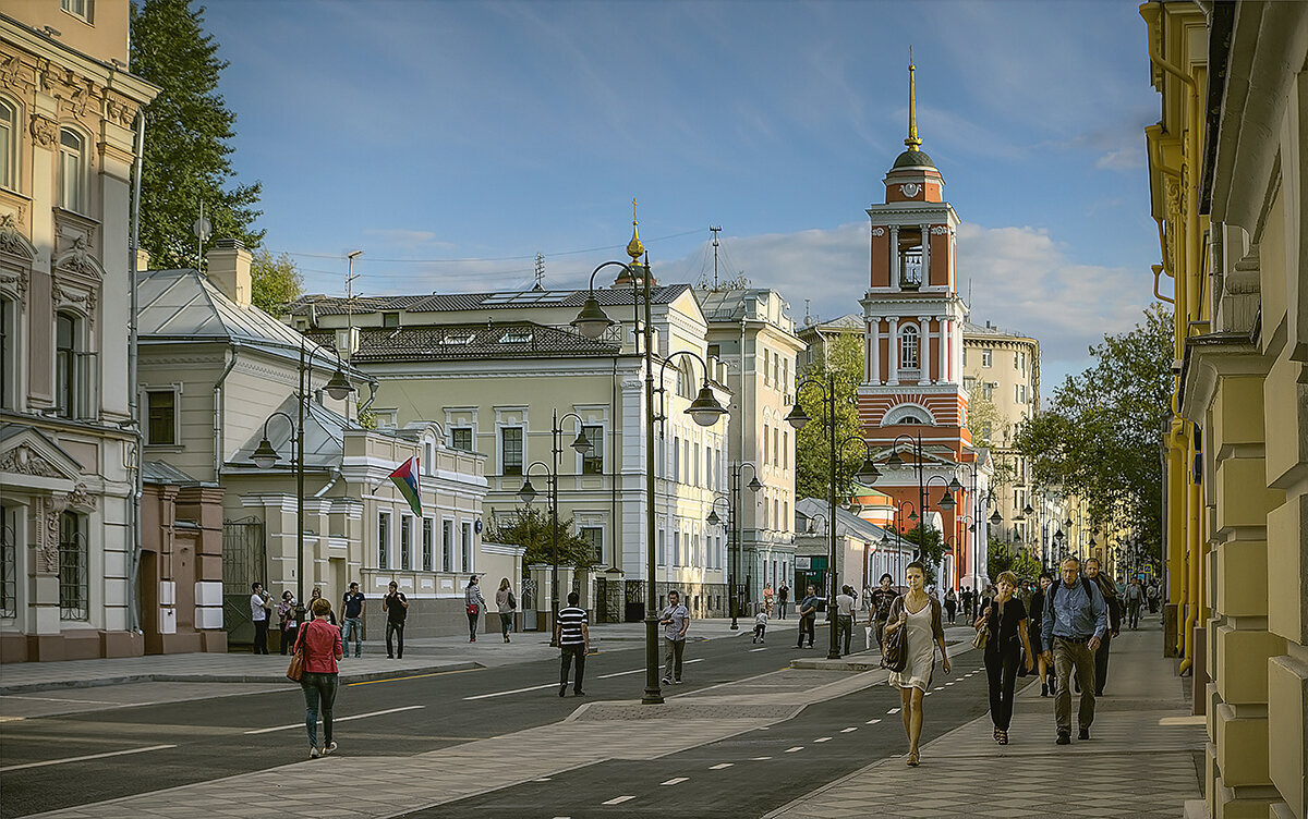 Улица Пятницкая в Москве названа по имени храма Параскевы Пятницы, снесенного в 1934 году. Он располагался на месте м. Новокузнецкая